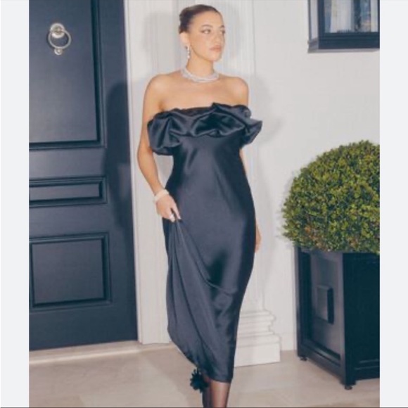 Dynamite x Nitsan Elizabeth Ruffle Off the Shoulder Maxi Dress - Picture 4 of 8